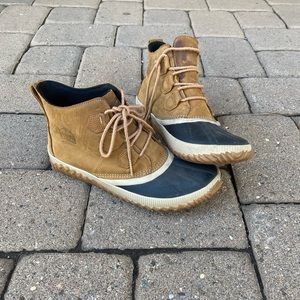 Sorel Out N About Boots Size 10.5